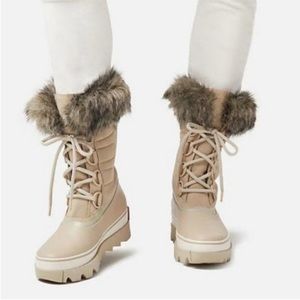 *Like New* Women’s Sorel Joan Arctic Size 7.5 Waterproof suede with faux fur